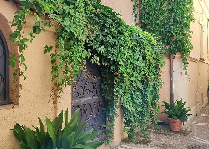 Dimora Antica Bed & Breakfast 3*