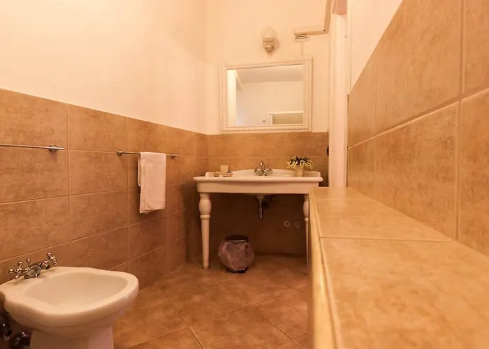 Dimora Antica Bed and Breakfast 3*